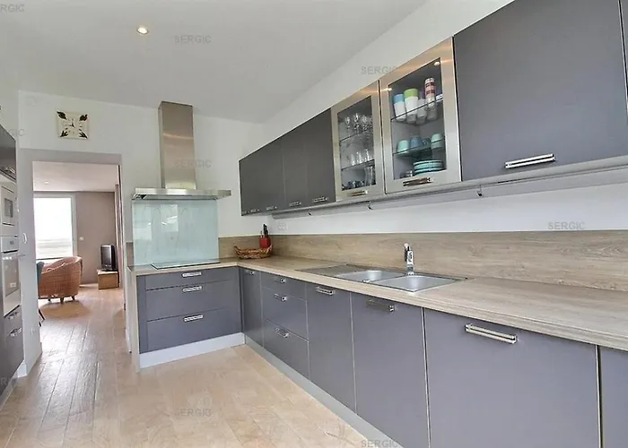 Bellevue Belle Maison En Front De Villa *